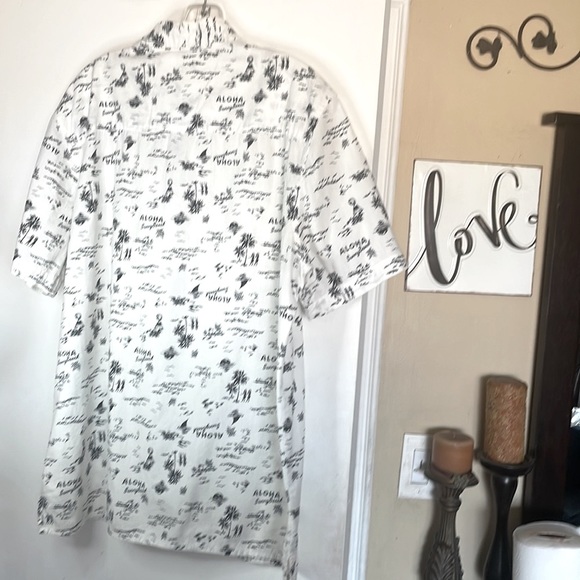 EUC H&M black and white Aloha Print resort shirt - Picture 2 of 6